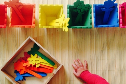 Méthode Montessori : De la maison à l'école